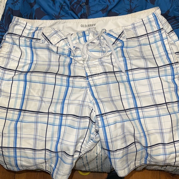 Bundle of 2 swim trunks, lined Large, GAP & Old N - Picture 2 of 3